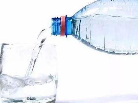 礦泉水進(jìn)口清關(guān)流程是怎樣的？不清楚的看這里